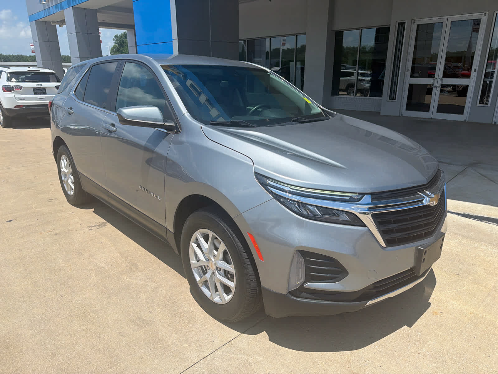 Used 2023 Chevrolet Equinox LT w/ Driver Convenience Package AWD/4WD image 9
