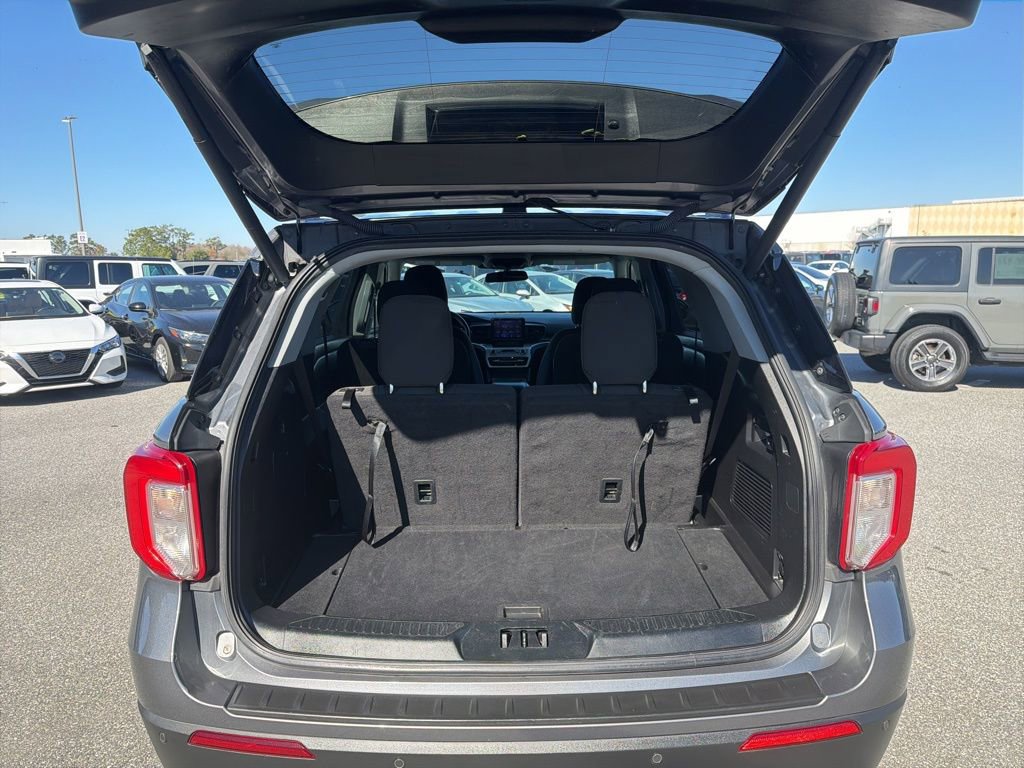 Used 2021 Ford Explorer XLT image 11