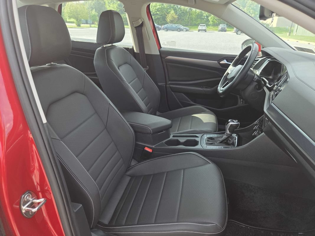 Used 2024 Volkswagen Jetta SE FWD image 14