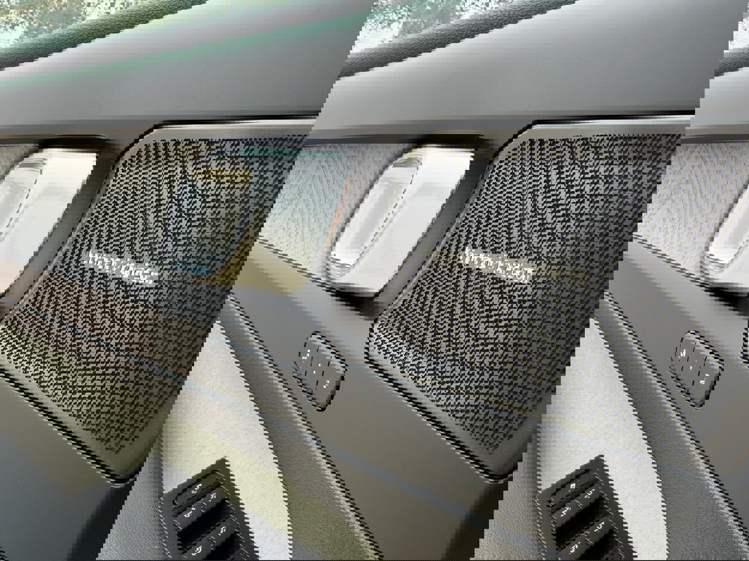 New 2026 Volvo XC40 B4 Plus w/ Protection Package Premier FWD image 19