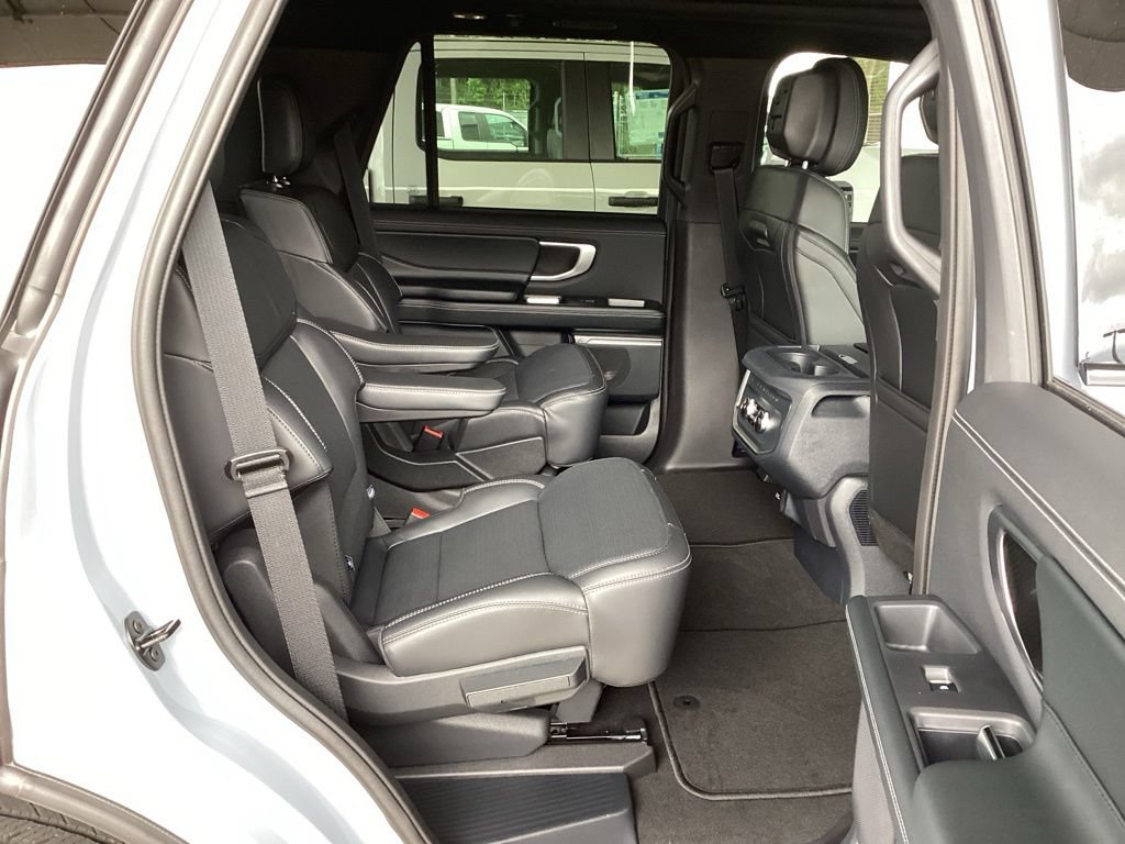 New 2026 Ford Expedition Platinum w/ Stealth Appearance Package AWD/4WD image 49