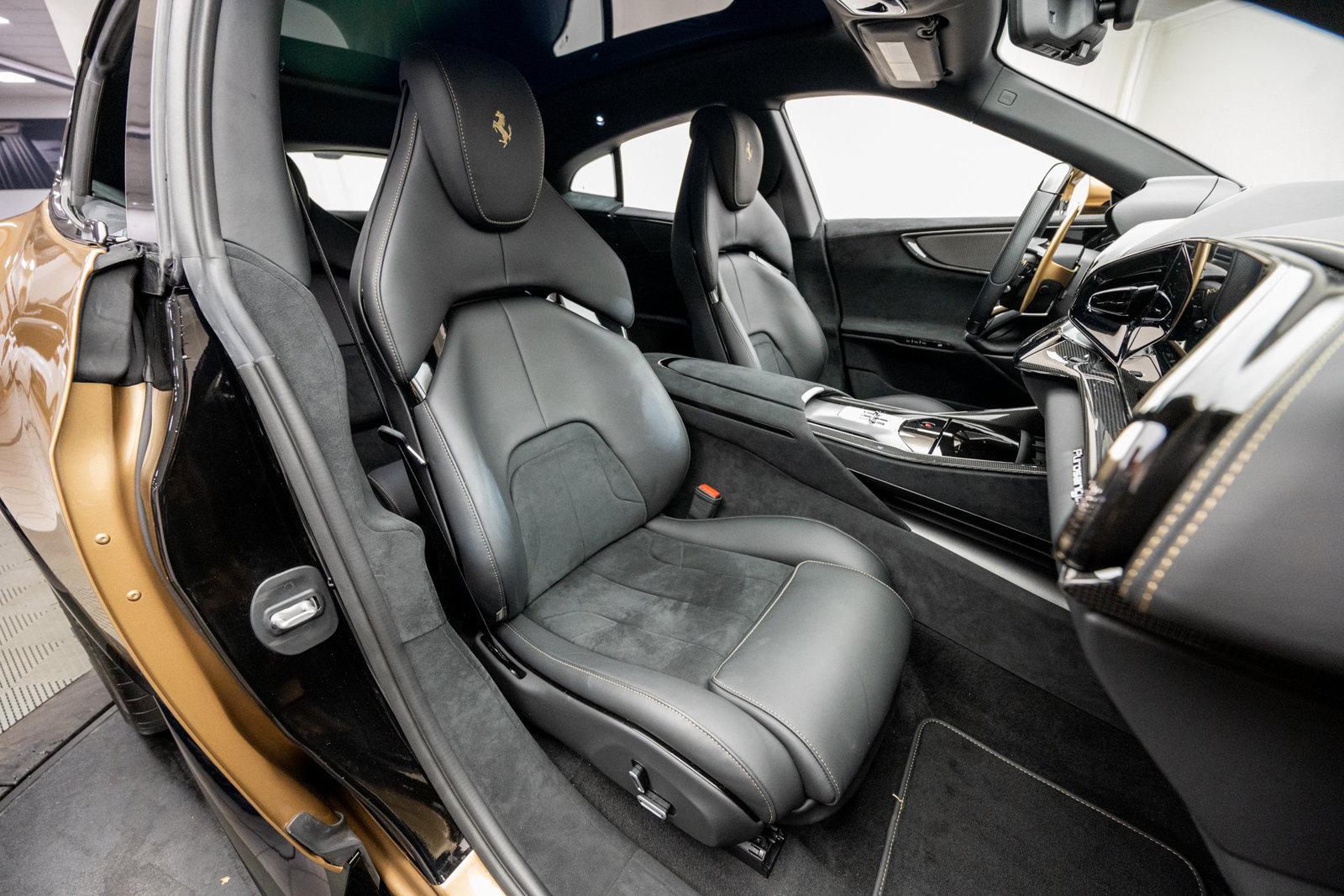 Used 2025 Ferrari Purosangue AWD/4WD image 14