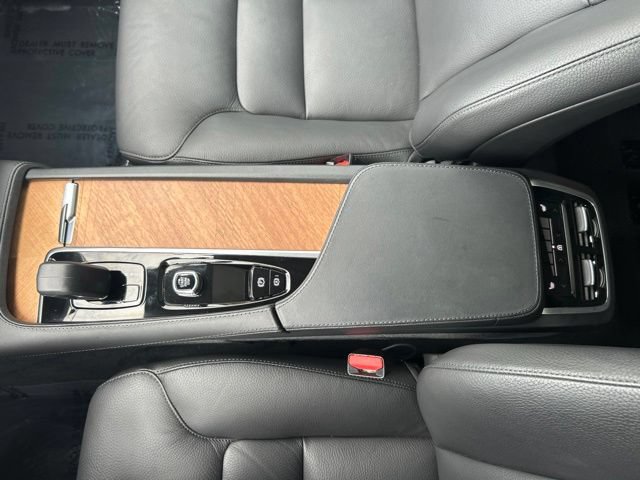 Certified 2025 Volvo XC90 B6 Plus AWD/4WD image 28