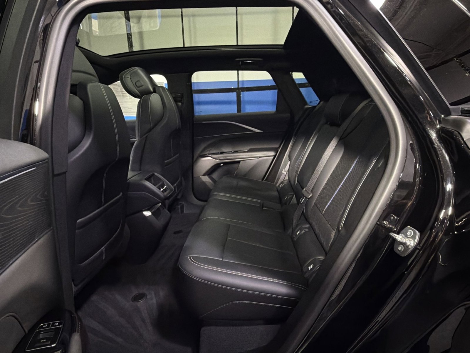 Used 2025 Cadillac Lyriq Luxury w/ LPO, Floor Liner Package AWD/4WD image 28