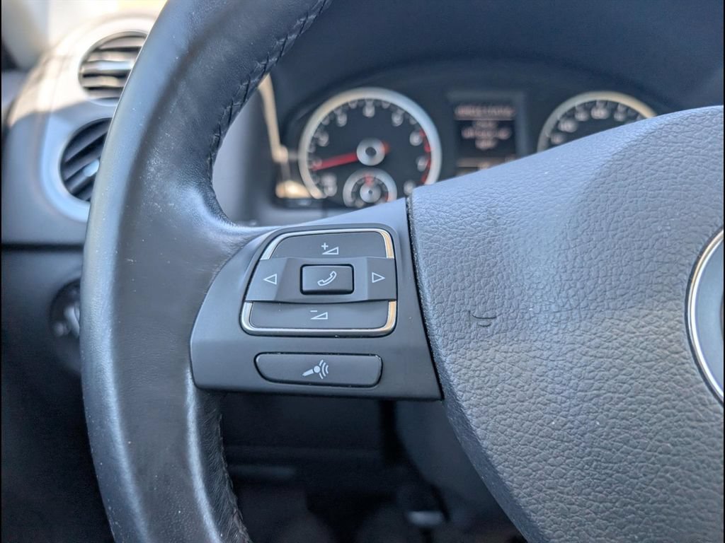 Used 2012 Volkswagen Tiguan LE FWD image 13