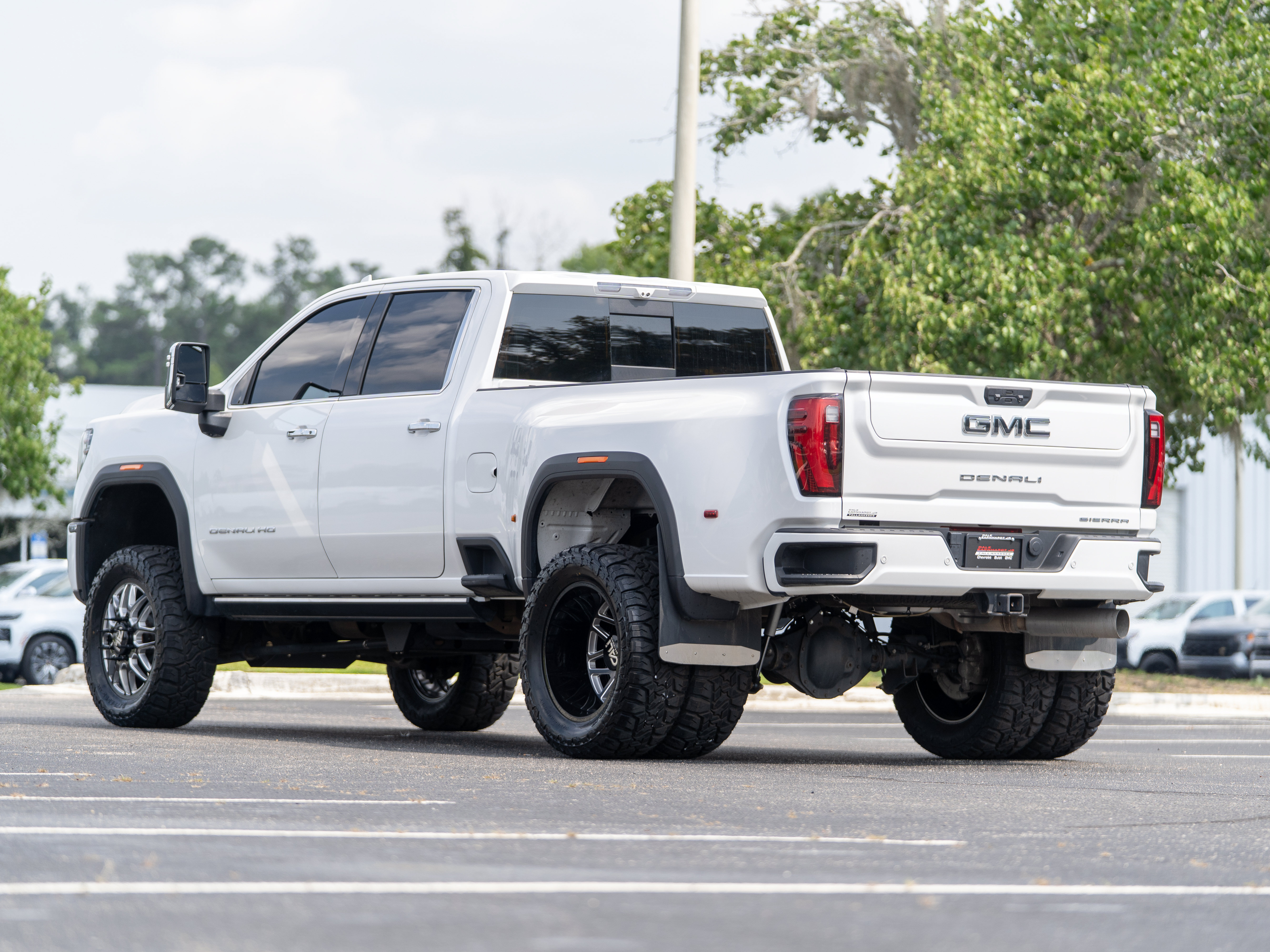 Used 2024 GMC Sierra 3500 Denali Ultimate AWD/4WD image 3