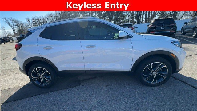 Used 2022 Buick Encore GX Select image 11
