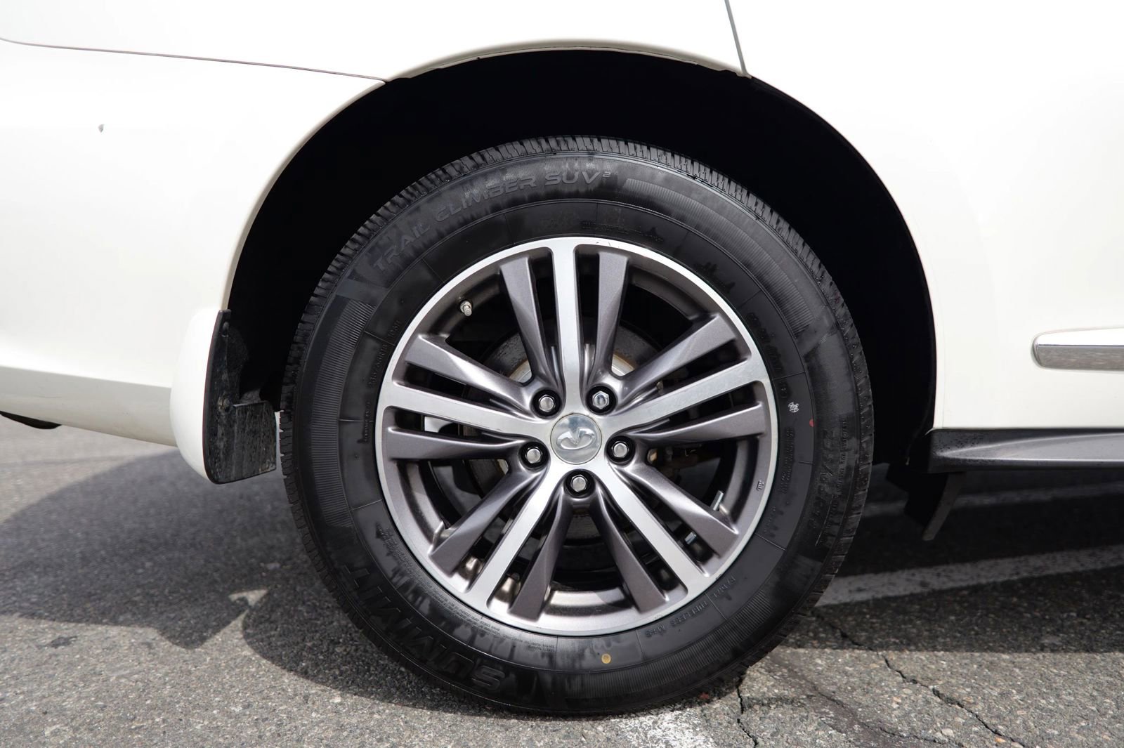 Used 2019 INFINITI QX60 Luxe w/ Essential Package image 14