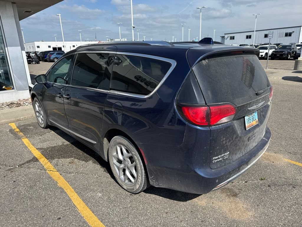 Used 2020 Chrysler Pacifica Touring-L FWD image 5