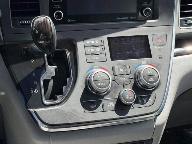 Used 2018 Toyota Sienna XLE w/ XLE Navigation Package image 14