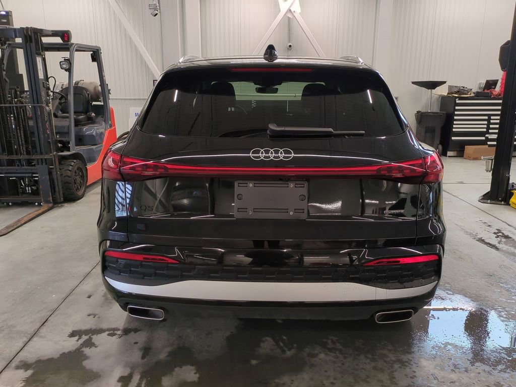 Used 2025 Audi Q5 Premium w/ Convenience Package image 4