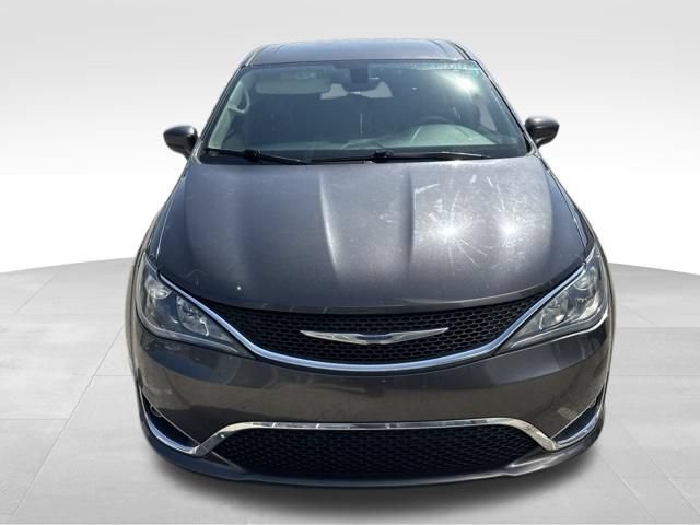 Used 2019 Chrysler Pacifica Touring Plus w/ Tire & Wheel Group FWD image 2