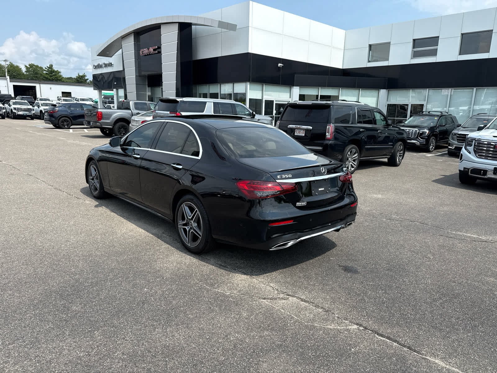 Used 2023 Mercedes-Benz E 350 4MATIC Sedan image 3