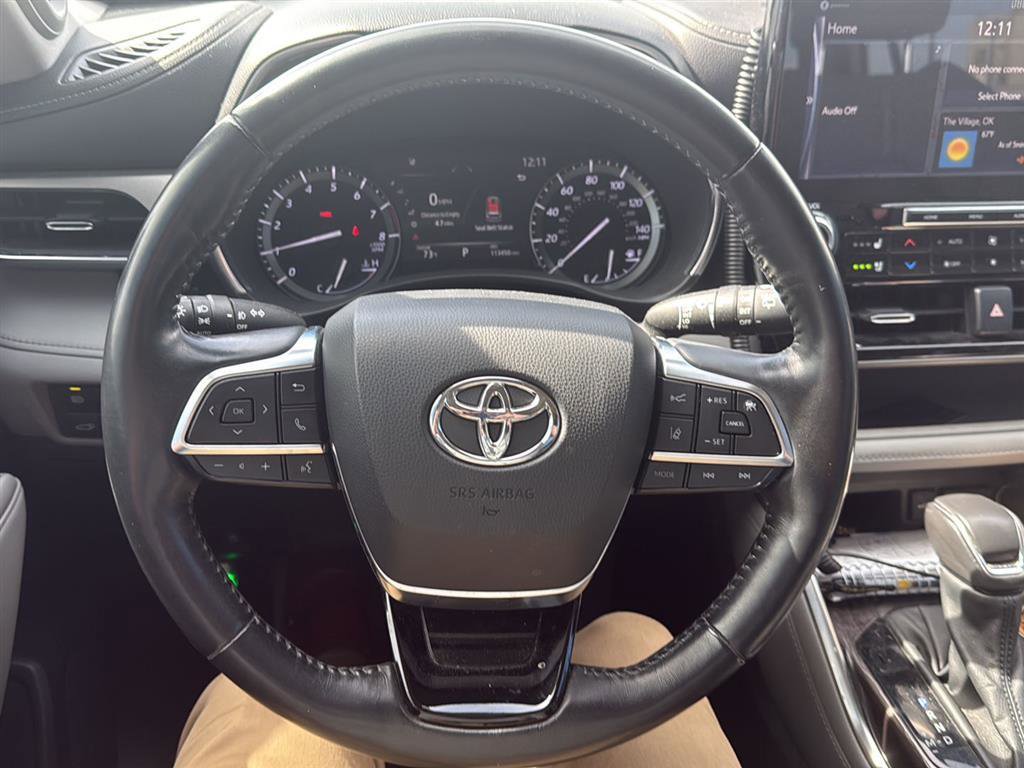 Used 2021 Toyota Highlander Limited image 3