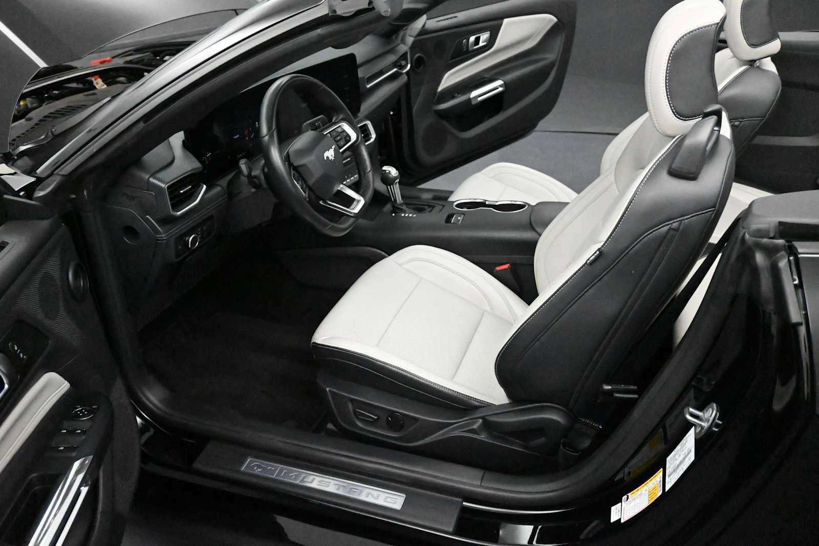 Used 2025 Ford Mustang Premium RWD image 12