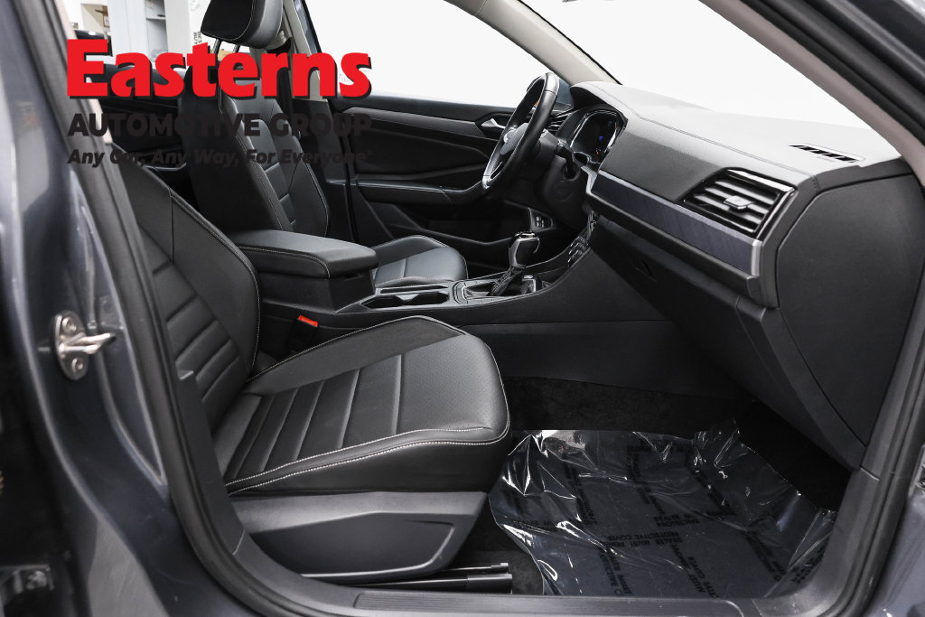 Used 2024 Volkswagen Jetta SE FWD image 25