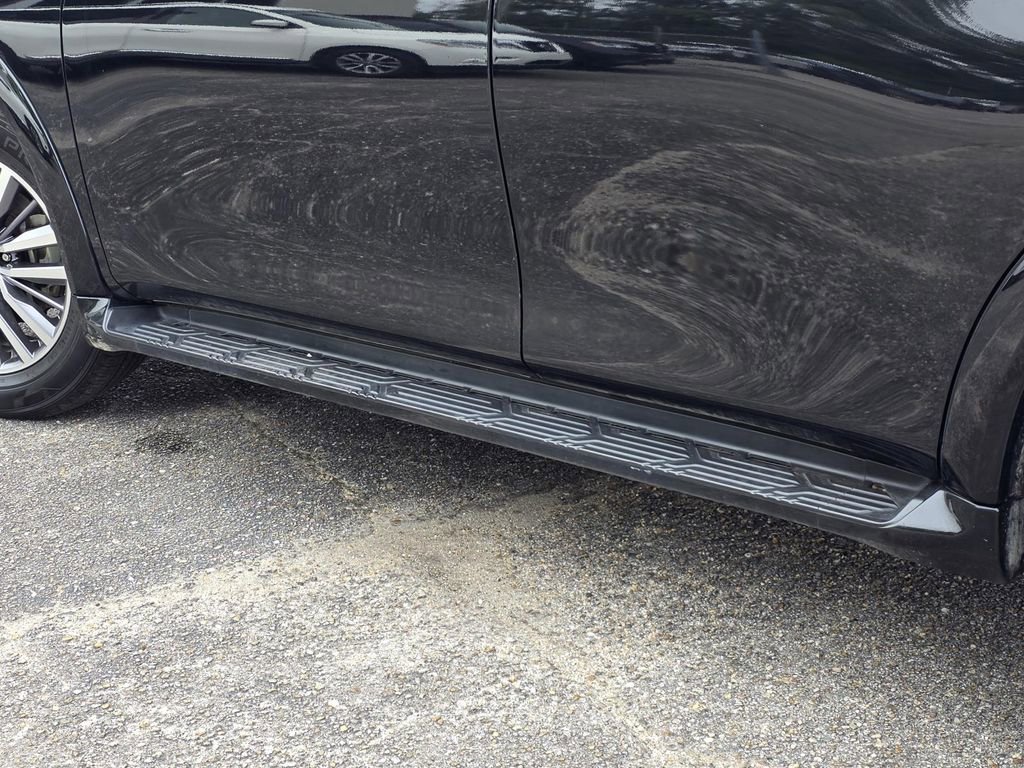 Used 2024 Nissan Armada SL w/ Captain's Chairs Package image 39