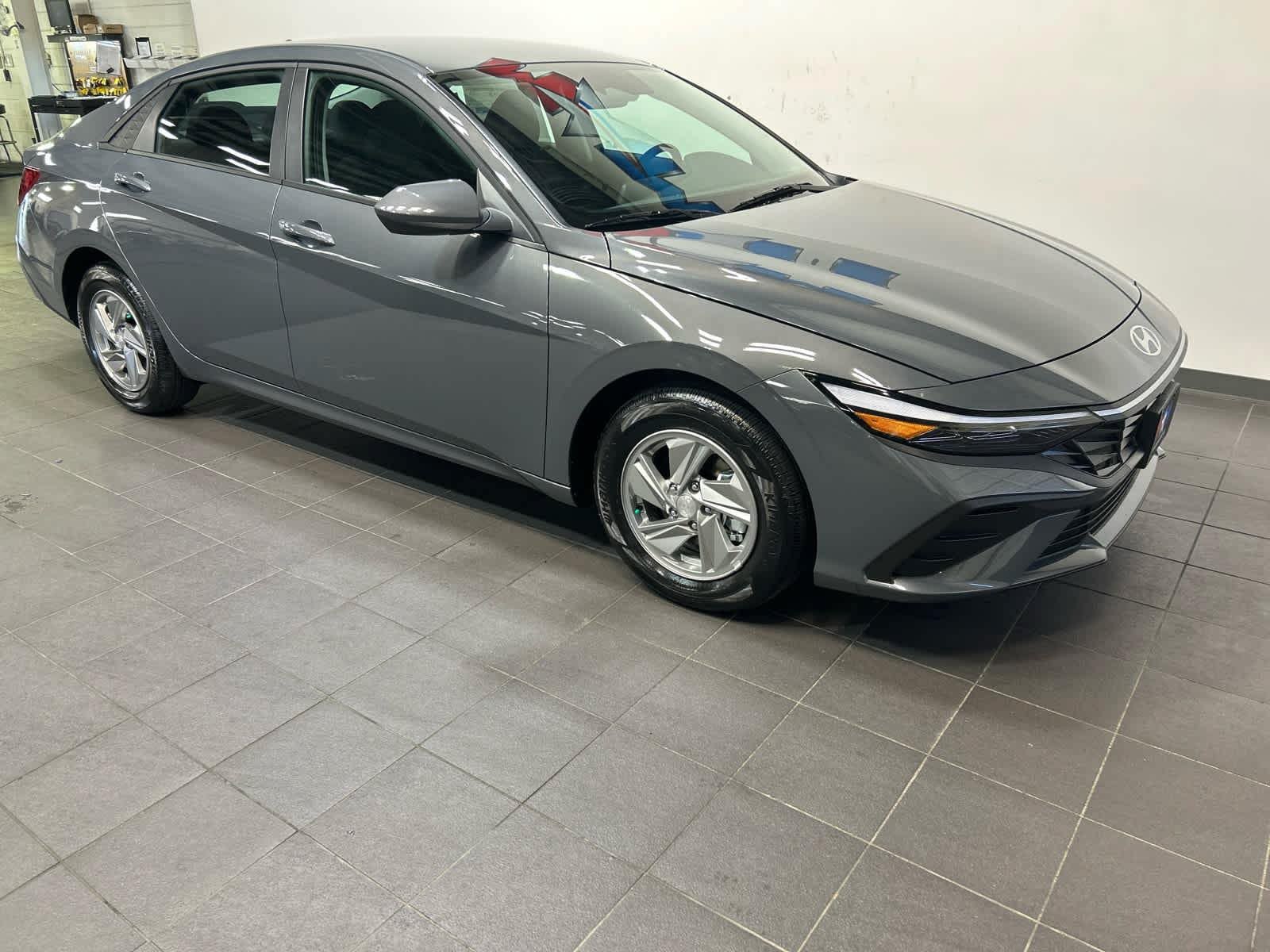 New 2026 Hyundai Elantra SE FWD image 2