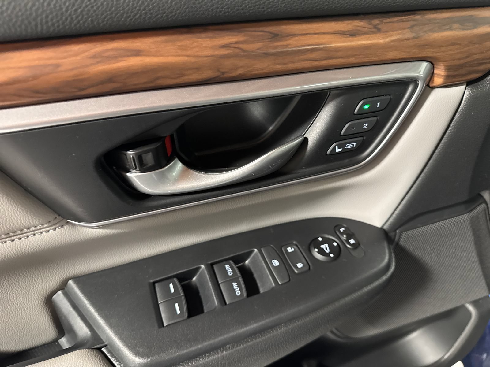 Used 2020 Honda CR-V Touring image 12