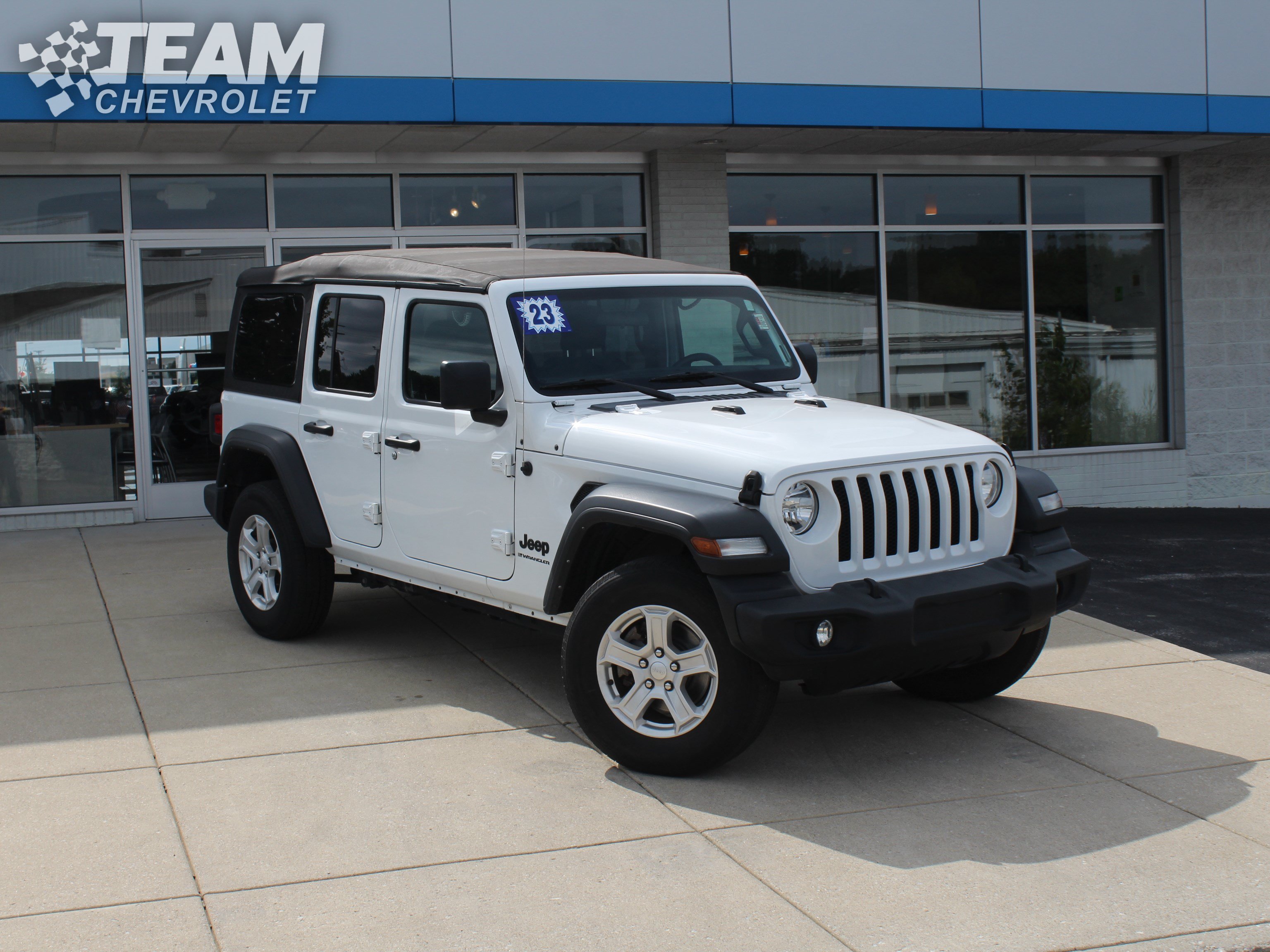 Used 2023 Jeep Wrangler Unlimited Sport AWD/4WD image 2