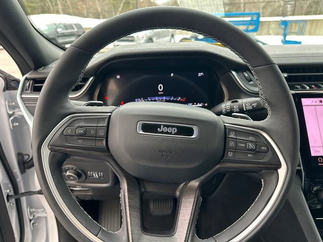 Certified 2025 Jeep Grand Cherokee Limited w/ MOPAR Finishing Package AWD/4WD image 29