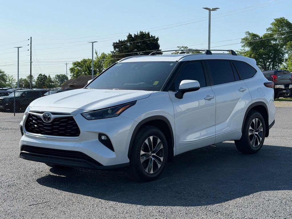Used 2026 Toyota Highlander XLE image 9