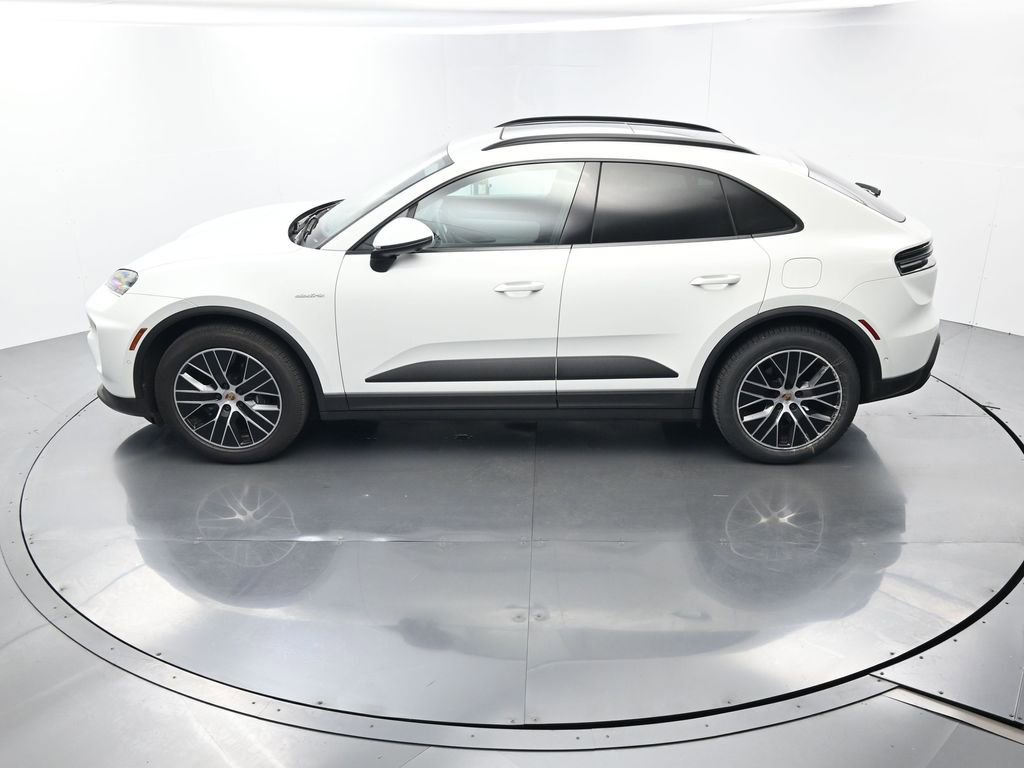 Certified 2025 Porsche Macan Electric image 35