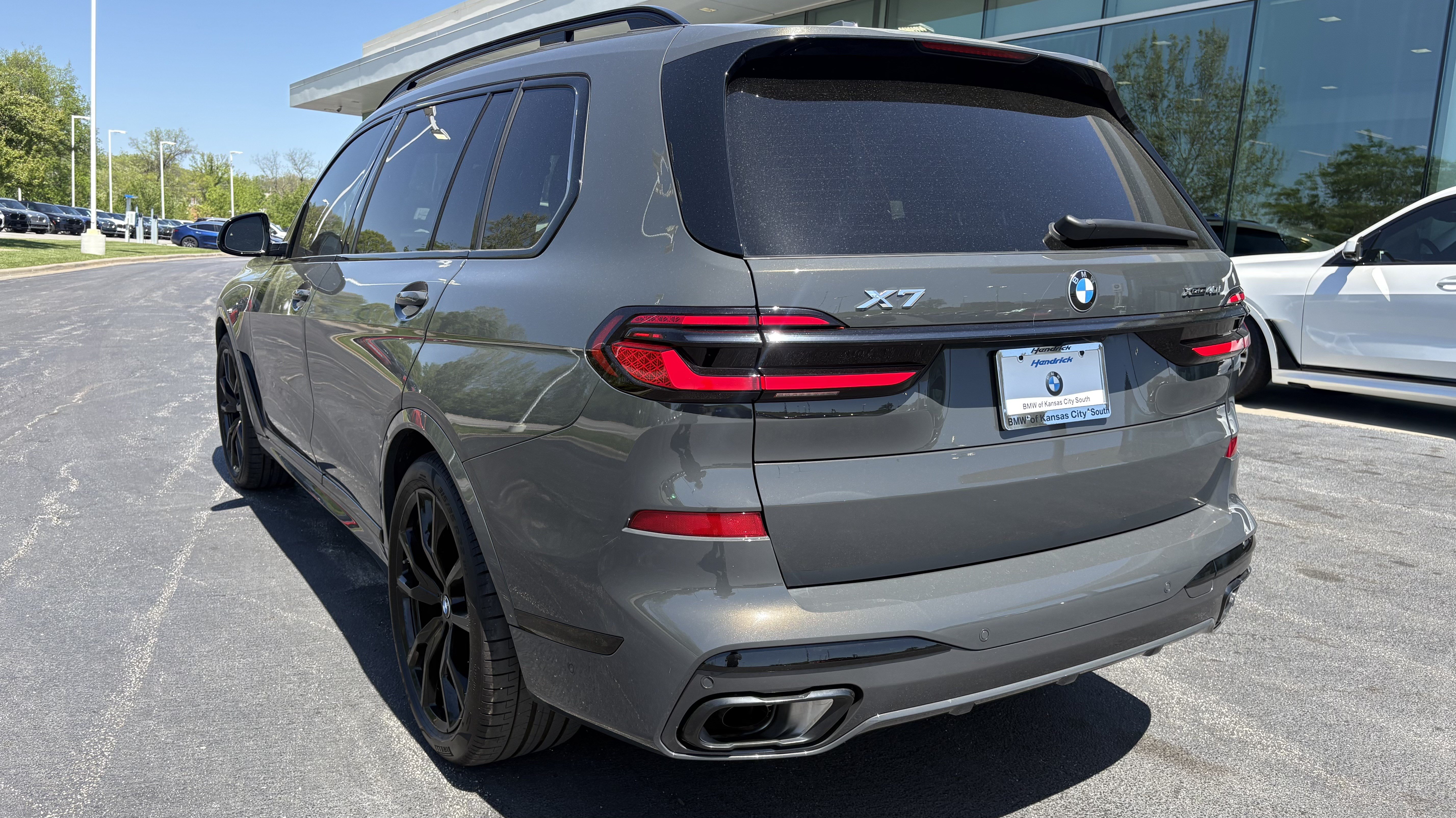 Used 2026 BMW X7 xDrive40i w/ M Sport Package AWD/4WD image 8