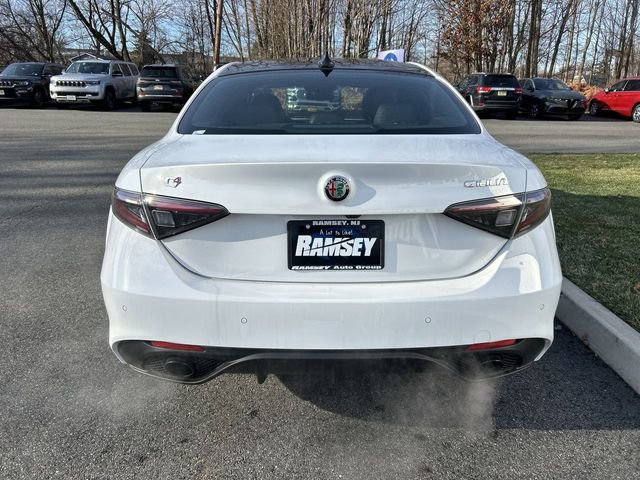 New 2025 Alfa Romeo Giulia AWD w/ Driving Assist Package image 7