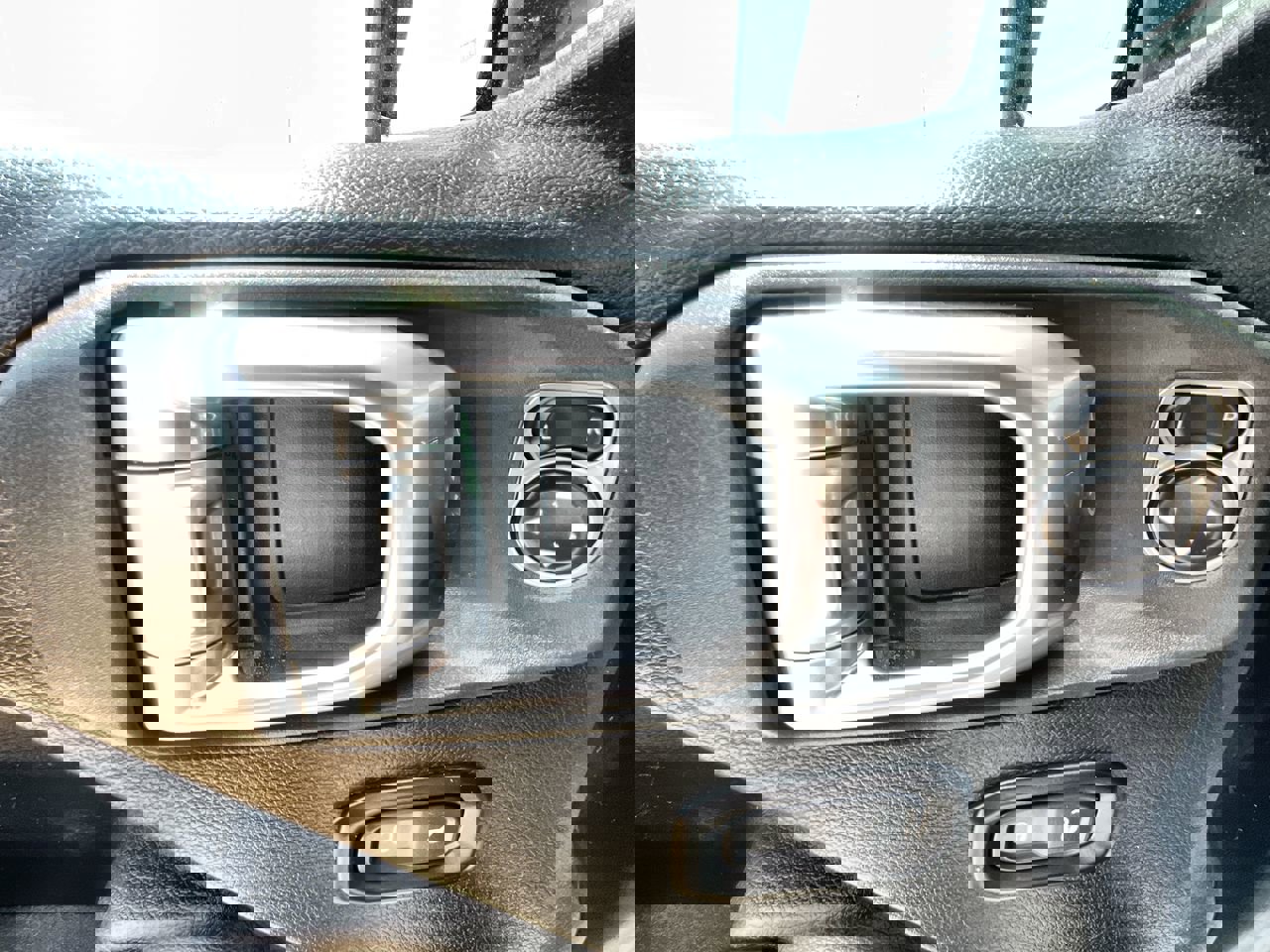 Used 2025 Jeep Wrangler Unlimited Rubicon image 22