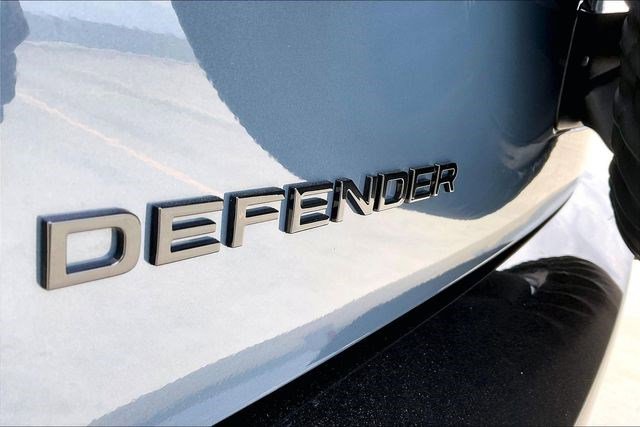 New 2026 Land Rover Defender 110 X-Dynamic SE image 9