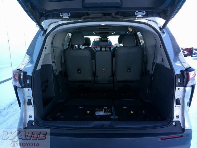 Used 2021 Toyota Sienna XLE w/ XLE Plus Package image 28