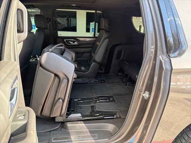 Used 2021 GMC Yukon XL AT4 w/ Technology Package AWD/4WD image 25