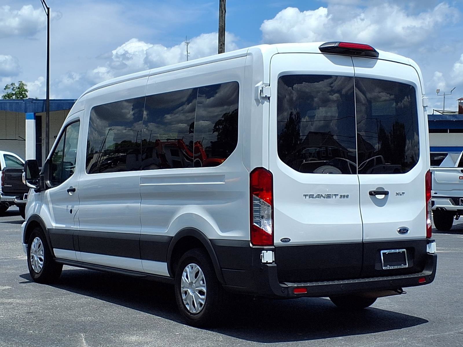 Used 2022 Ford Transit 350 XLT RWD image 4