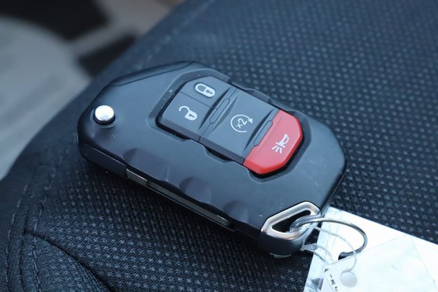 Used 2023 Jeep Gladiator Sport image 32