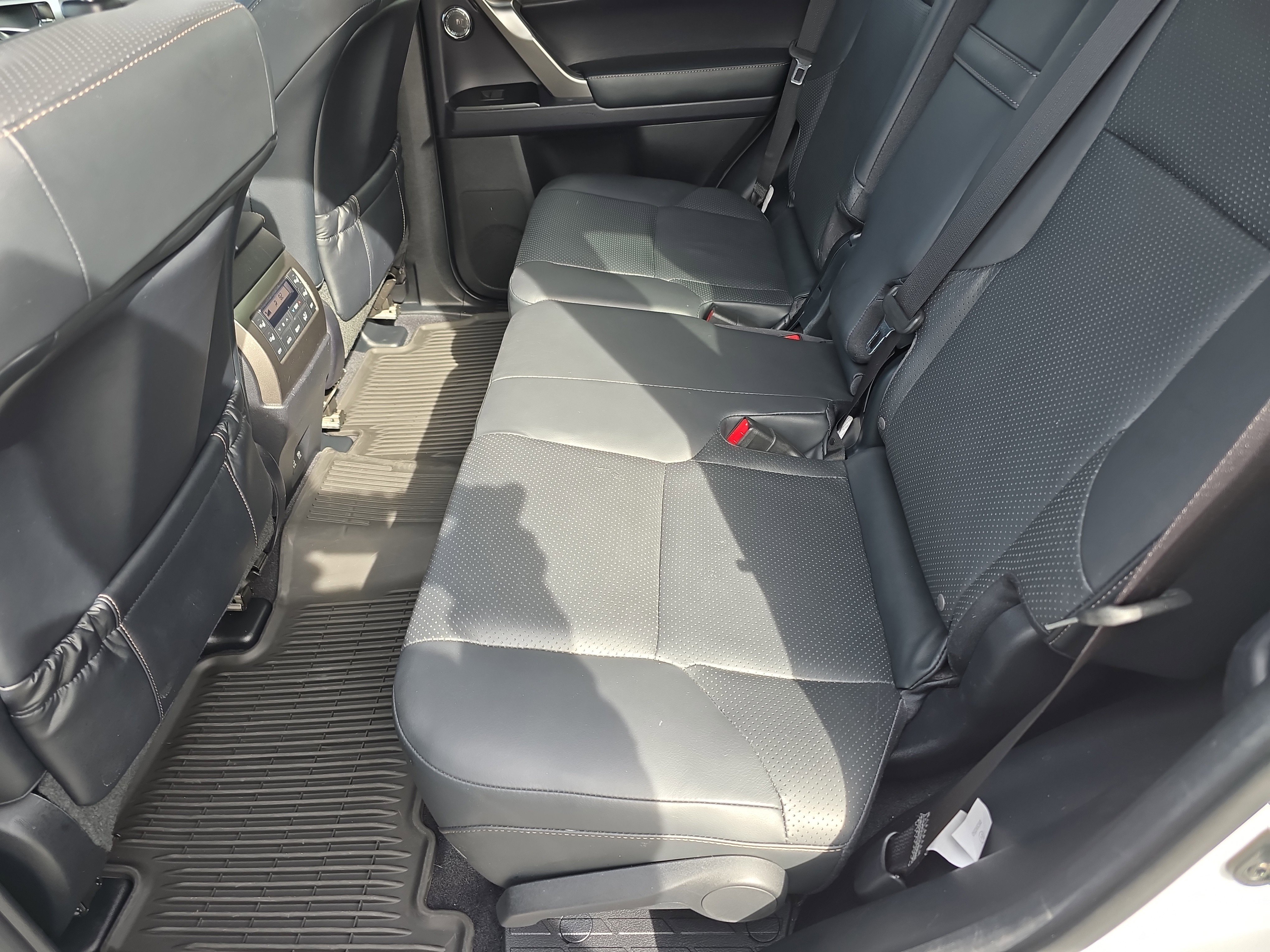 Used 2023 Lexus GX 460 Luxury w/ Accessory Package image 10