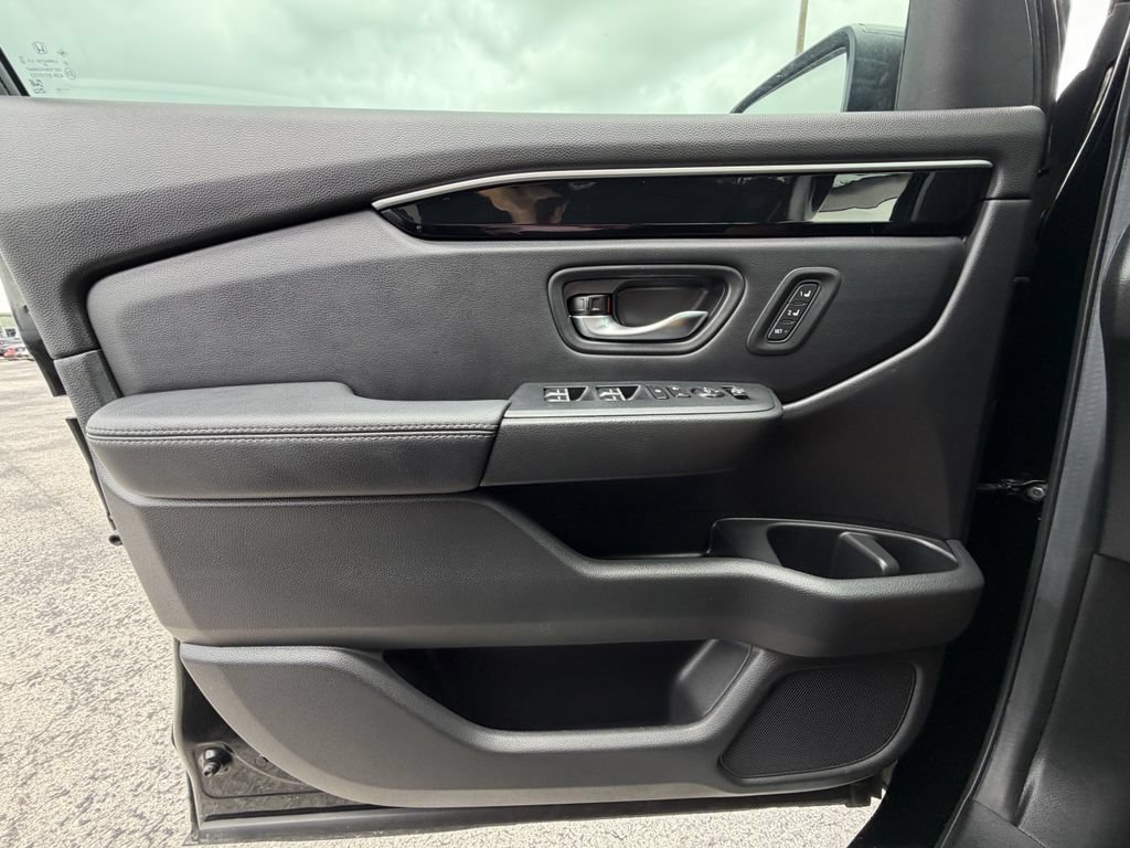 Used 2025 Honda Pilot Touring image 21