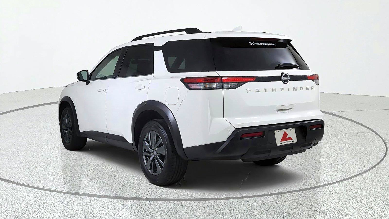 Certified 2025 Nissan Pathfinder SV FWD image 5