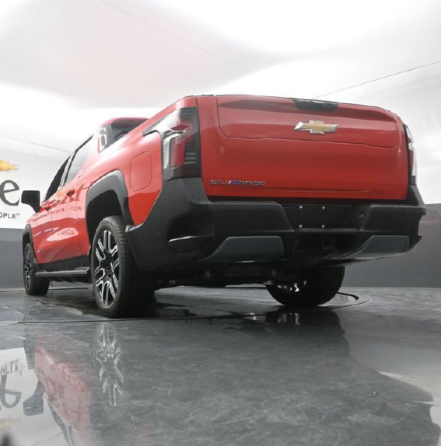 New 2026 Chevrolet Silverado EV LT AWD/4WD image 32