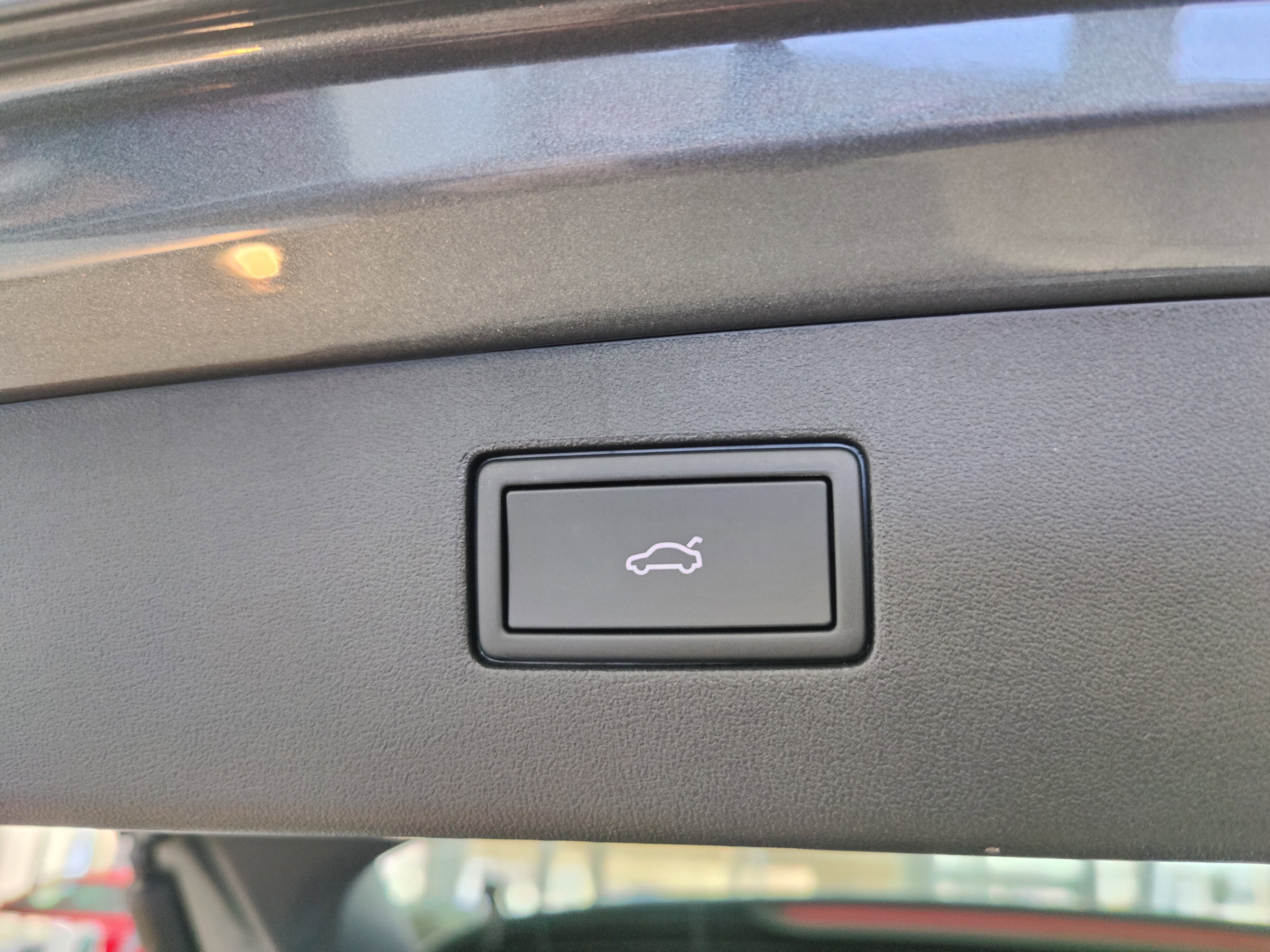 Used 2025 Volkswagen Tiguan SE image 12