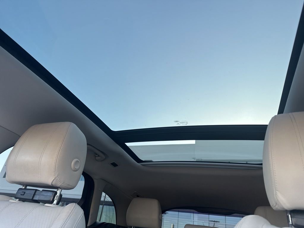 Used 2018 Land Rover Range Rover Velar S image 9