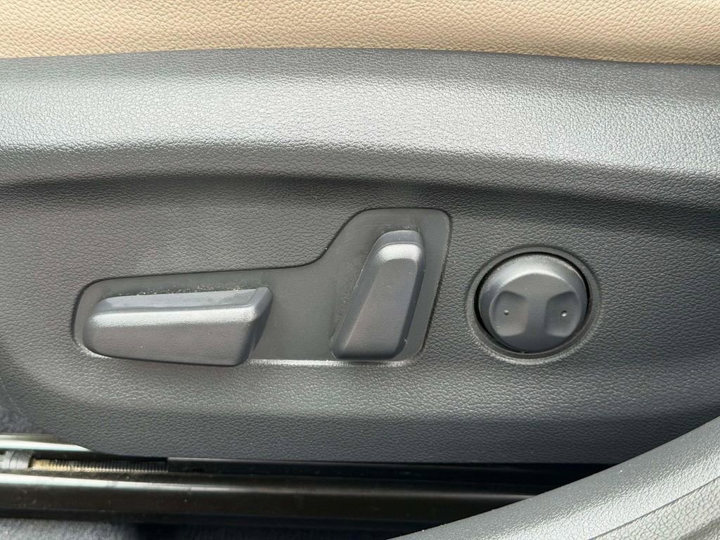 Used 2017 Hyundai Elantra Limited FWD image 16