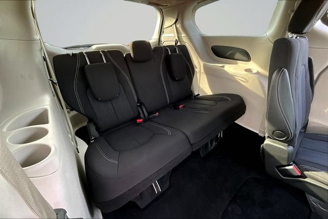 Used 2022 Chrysler Voyager LX FWD image 25