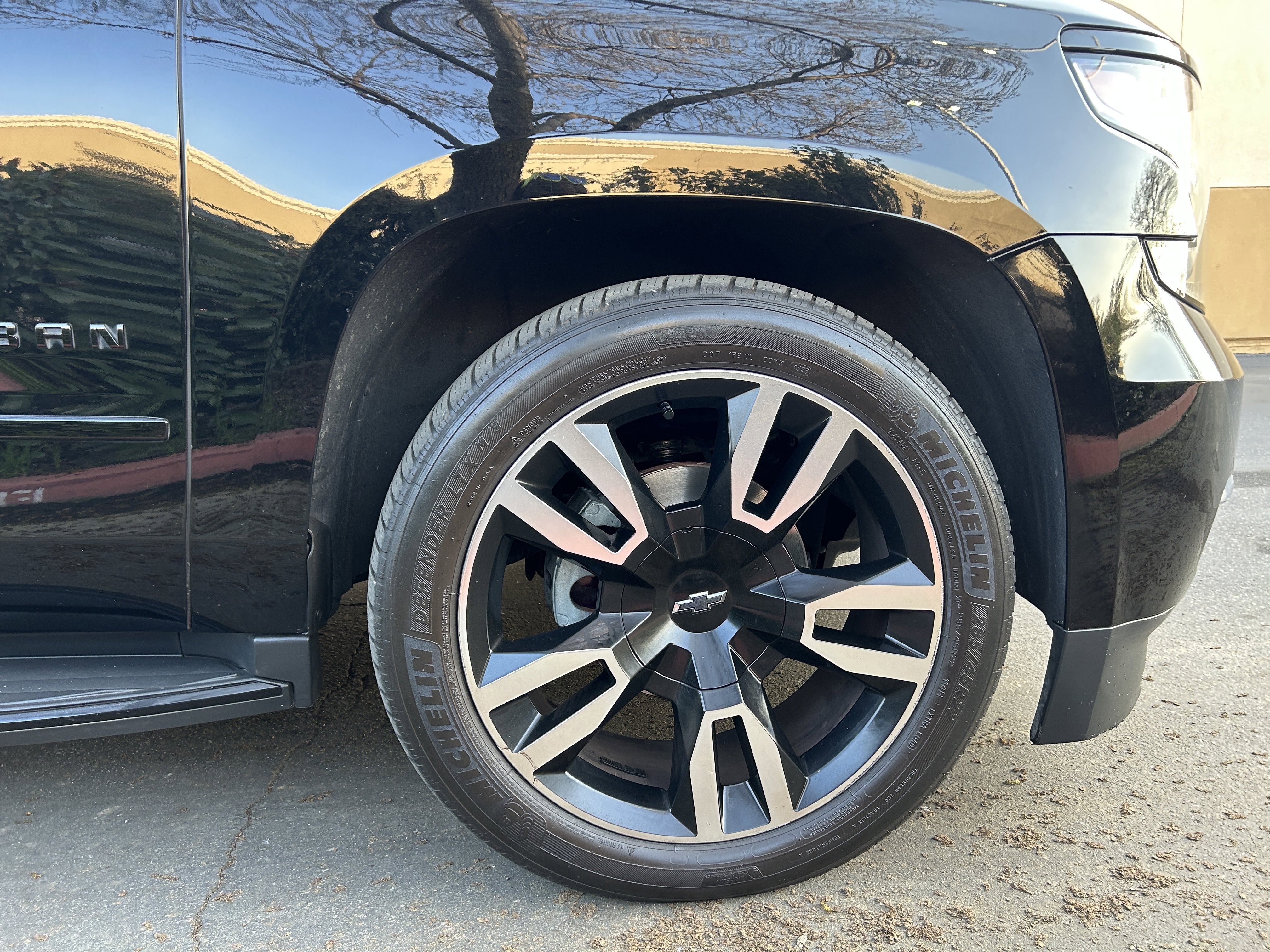 Used 2019 Chevrolet Suburban Premier image 41