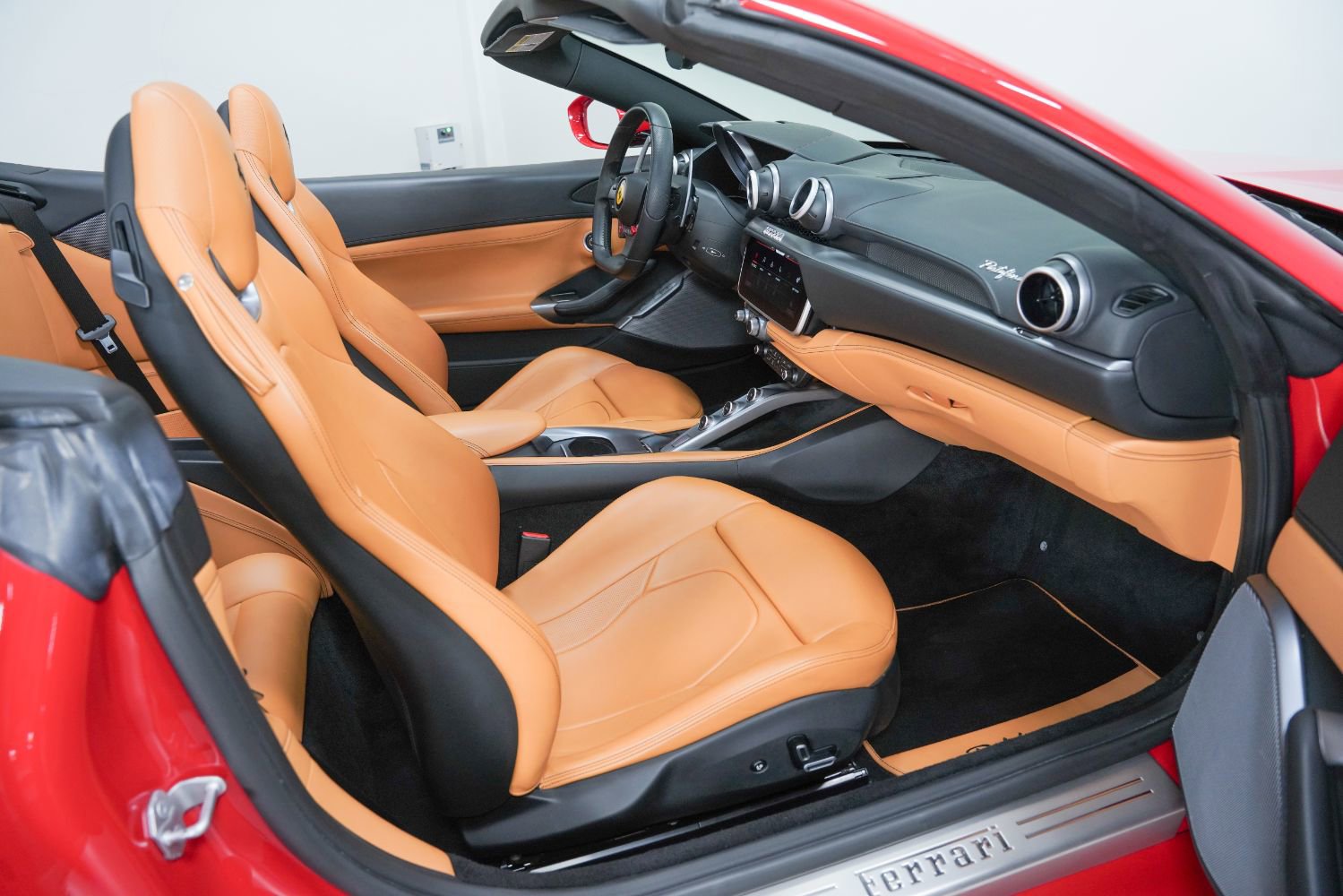 Used 2020 Ferrari Portofino image 12