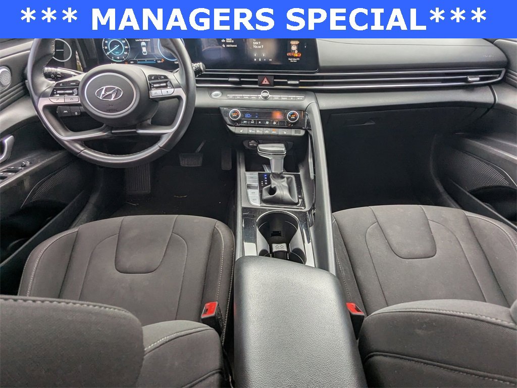 Used 2023 Hyundai Elantra SEL w/ Convenience Package image 16