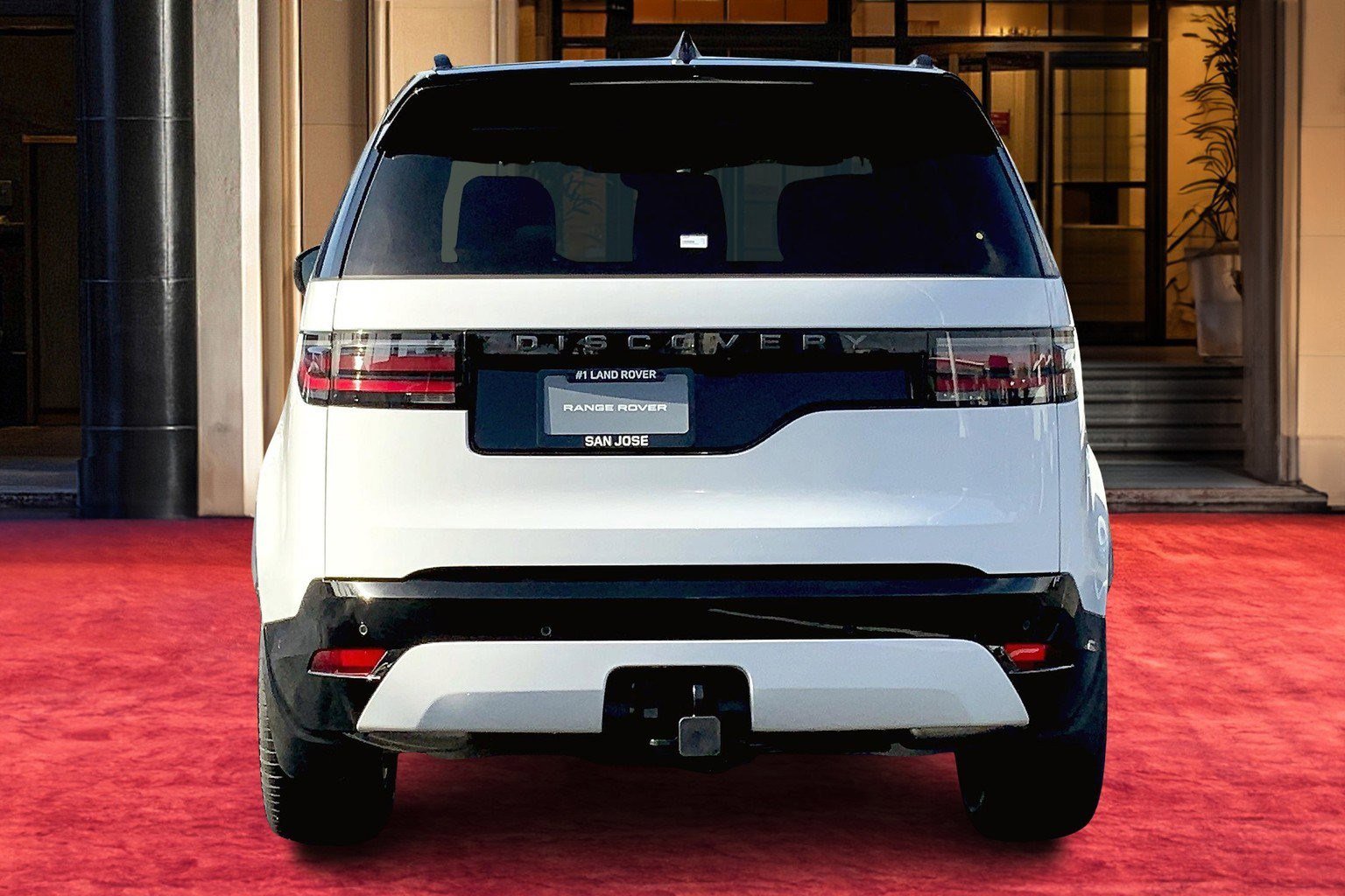 New 2025 Land Rover Discovery Dynamic SE image 5