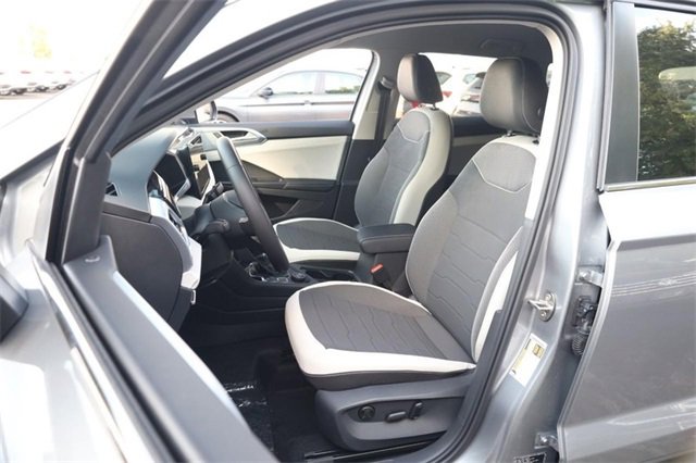 New 2025 Volkswagen Taos SE image 8