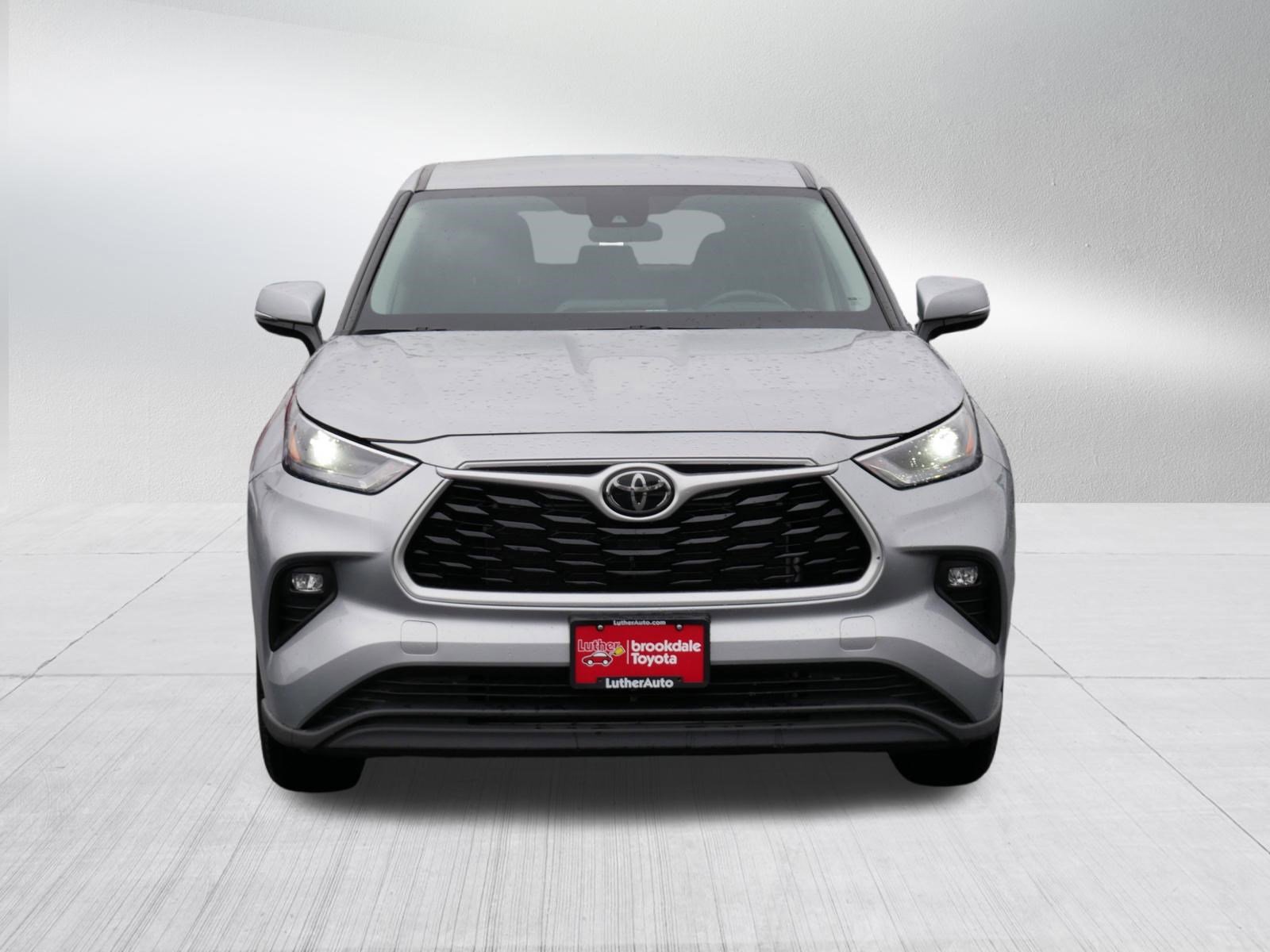 Certified 2024 Toyota Highlander LE AWD/4WD image 2
