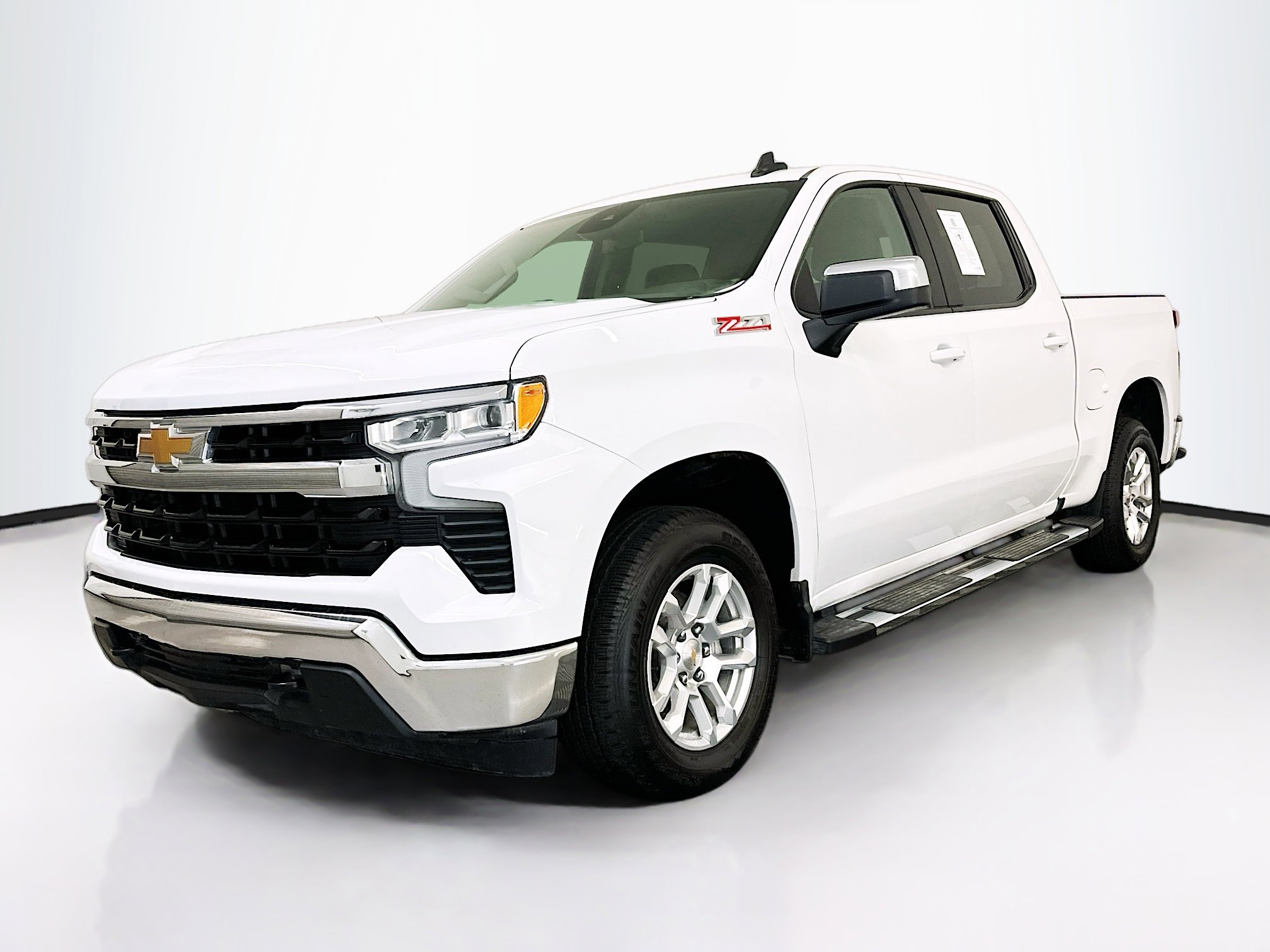 Used 2025 Chevrolet Silverado 1500 LT image 3